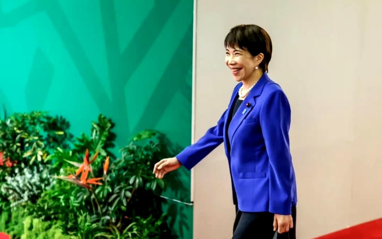 中国宣布加强两用物项对日出口管制。
日本就此提出强烈抗议，声称完全不可接受，令人