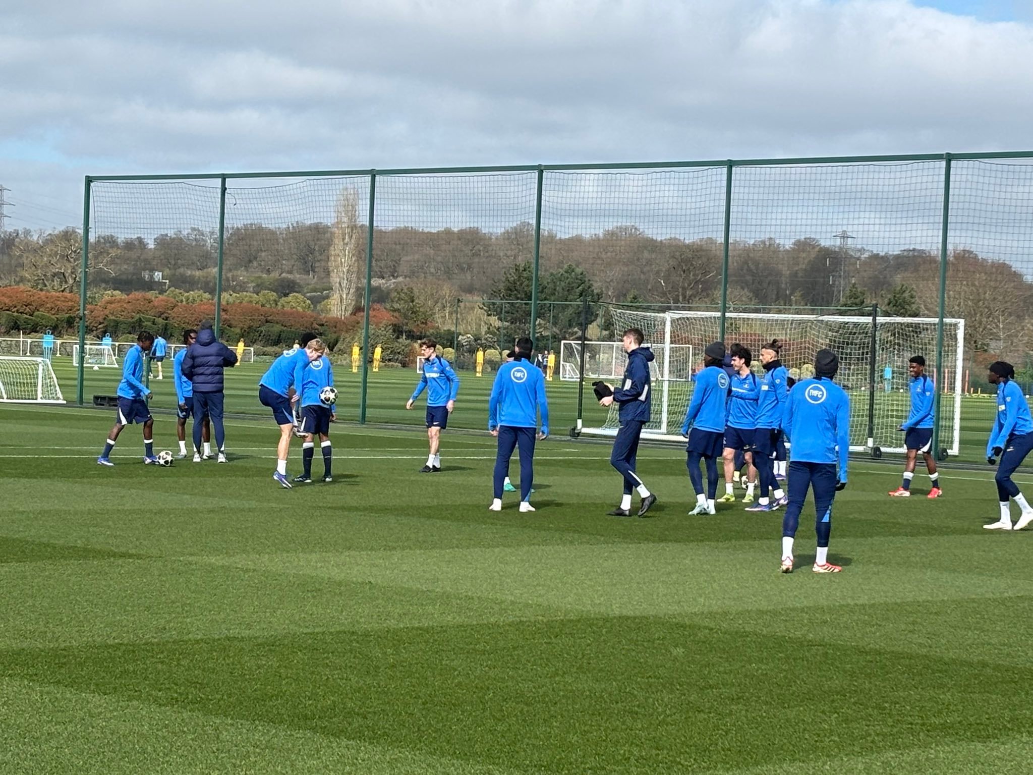 欧战媒体日，贝里瓦尔、乌多吉、罗梅罗复出合练，帕利尼亚、麦迪逊单独训练。停赛的理