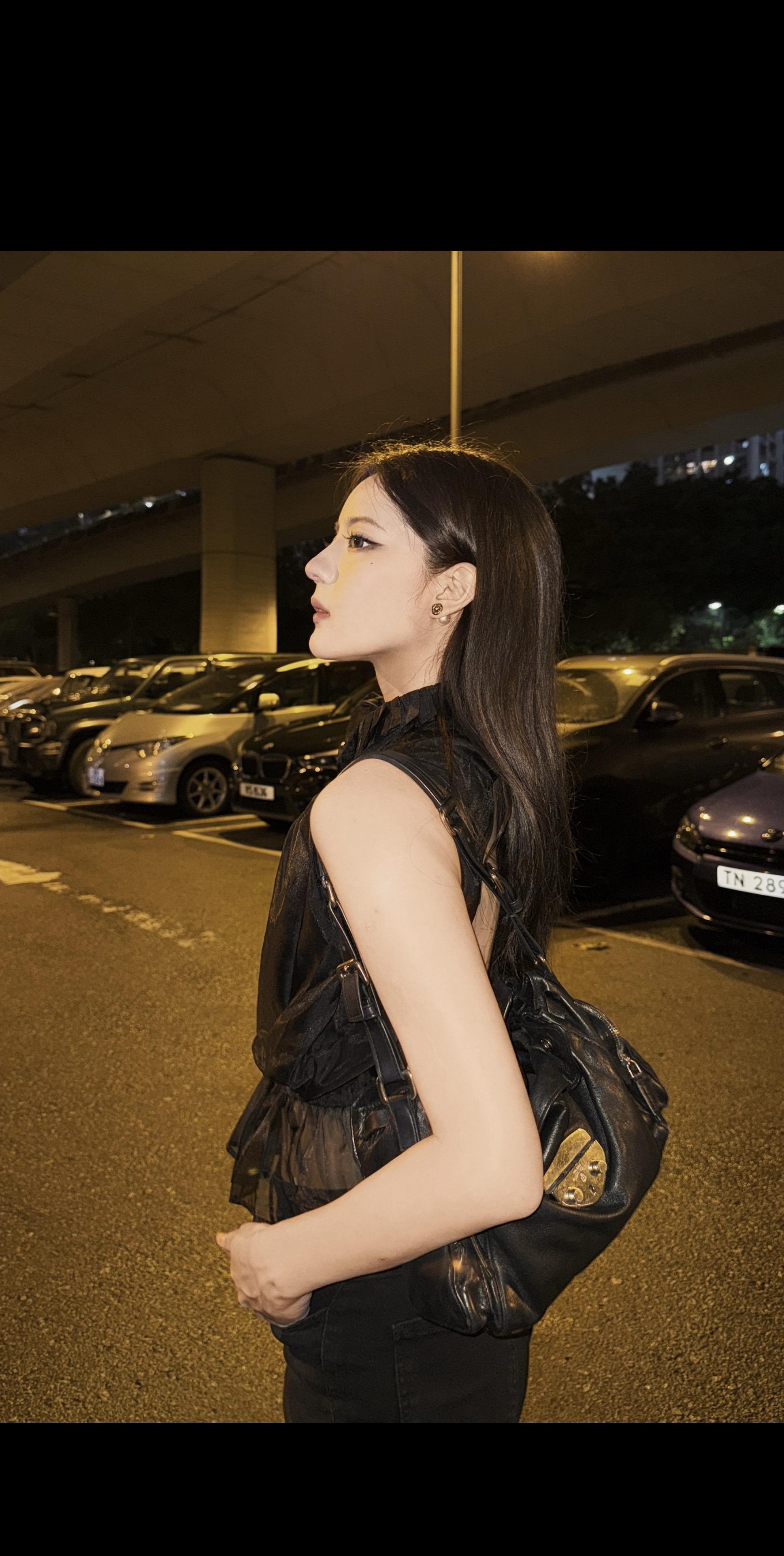 别管了 姐是真的好爱自己的侧脸