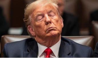 美国民众终于明白过来了，美国不是越来越弱，而是在特朗普的带领下走偏了，现在特朗普