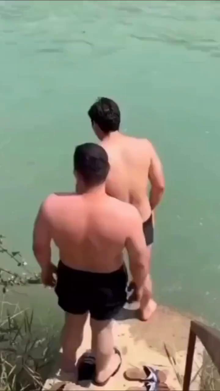 普通人与运动员差距之游泳。
奥迪们。