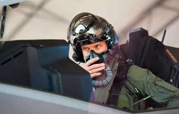 美国飞行员若被伊朗活捉，后果会比大家想象的还要严重一些！必将成为伊朗谈判的顶级筹