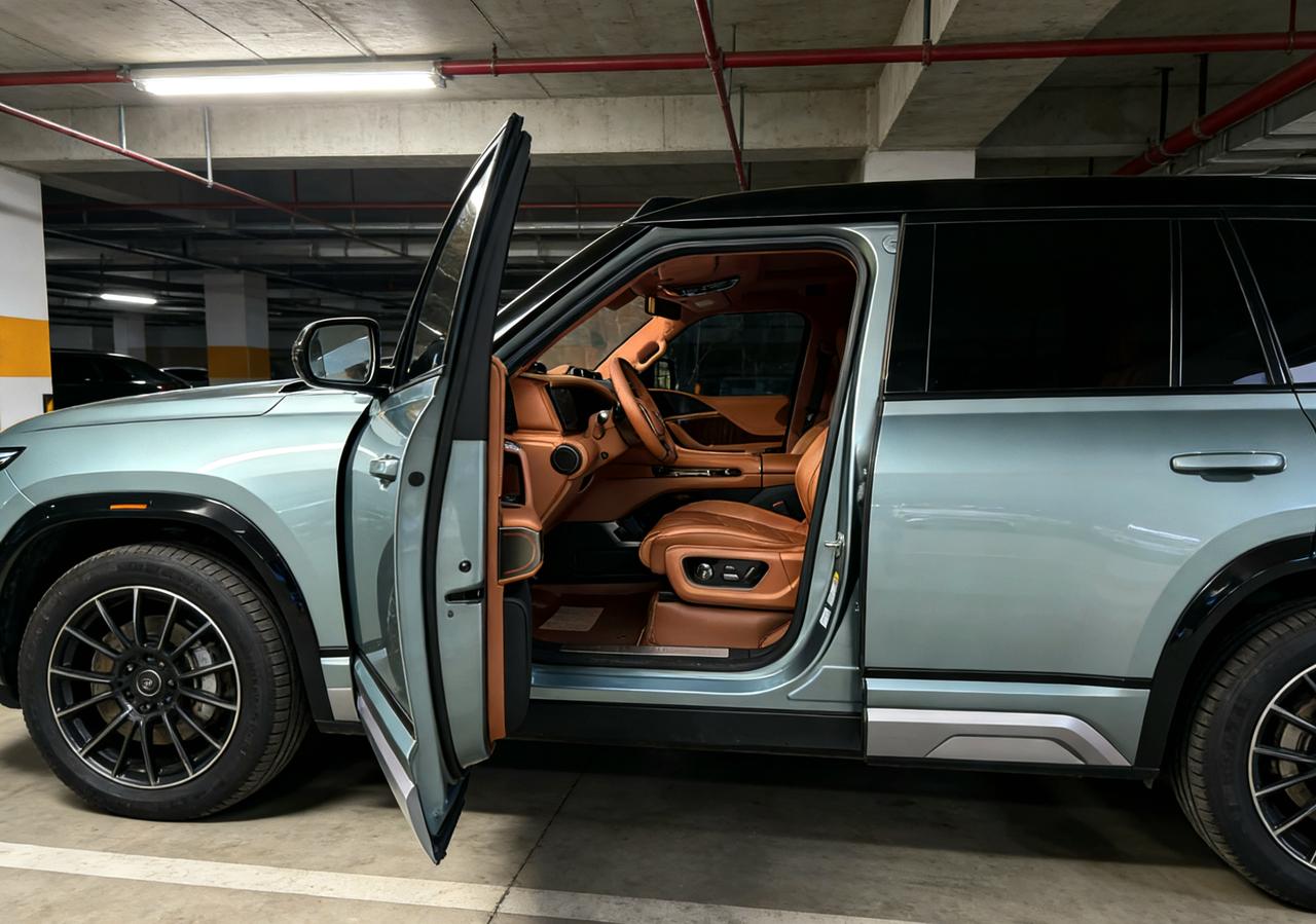 其实今年是想回家的，但是后来被事儿给绊住了，所以就没有回家。但是会把父母接到这里