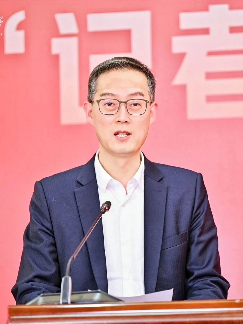 上海交大学习工作33年后，他任复旦大学领导