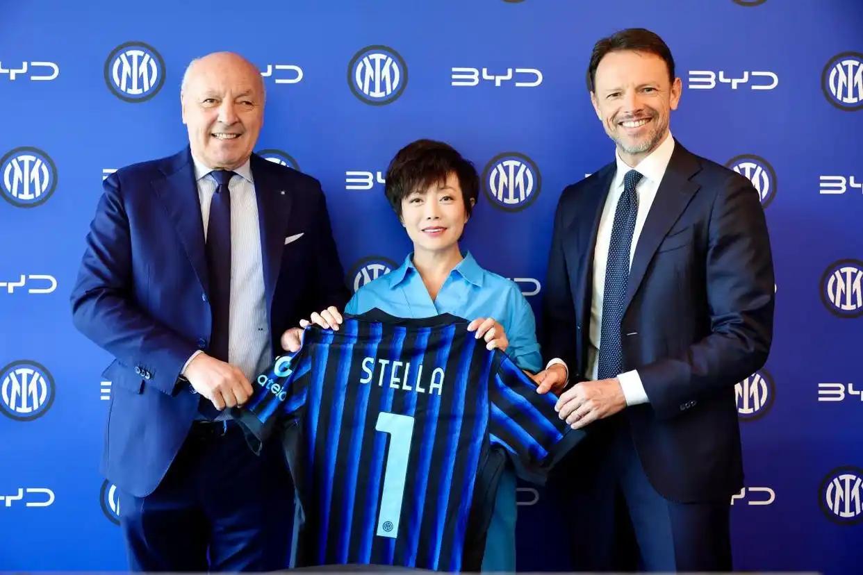 比亚迪这两天各种签约，先是和国际米兰team up，给他们提供70辆新能源车日常
