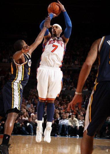 【安东尼27分尼克斯两连胜】北京时间11月5日，在刚刚结束的一场NBA常规赛中，