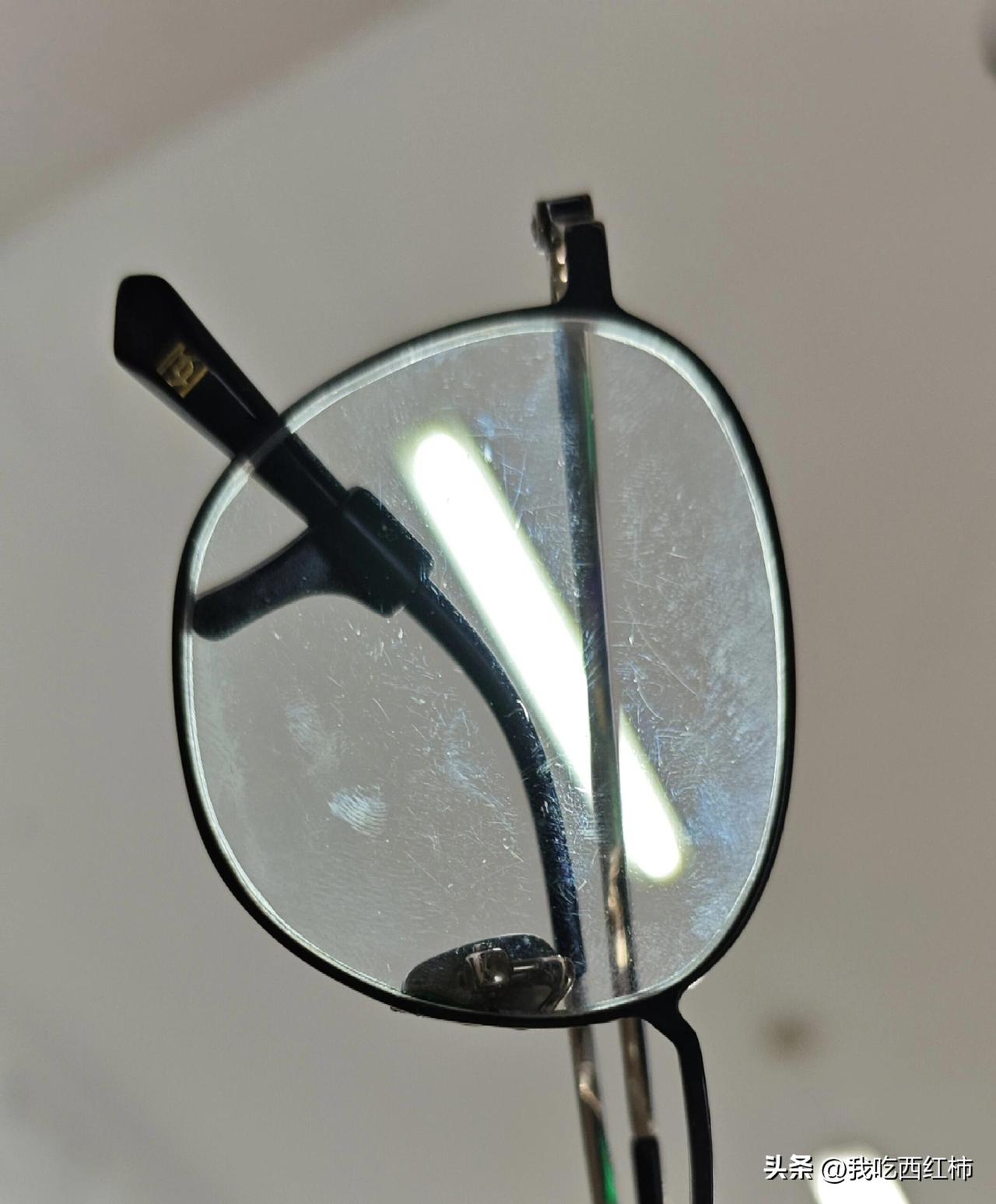 眼镜戴三年了，这样的磨损正常吗？
我是23年3月份左右配的，镜片选的是防蓝光的。