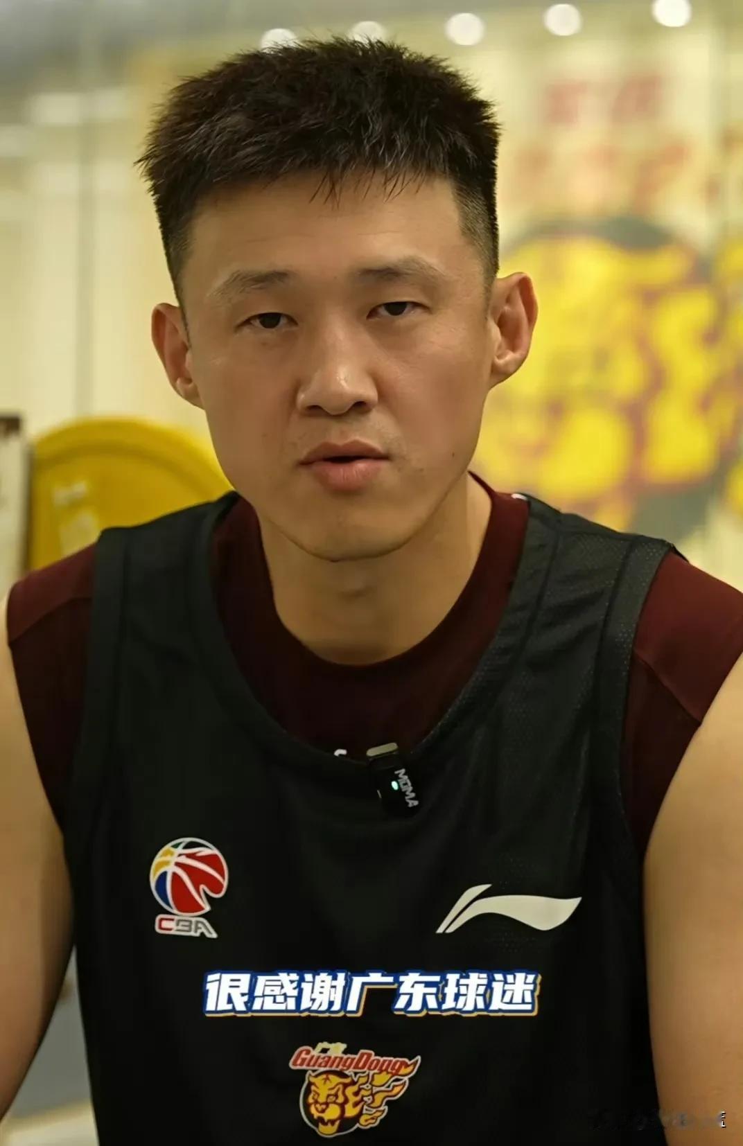 今天晚上，广东男篮客场挑战北京男篮，难度很大。
比赛的重点是如何限制大前锋曾凡博