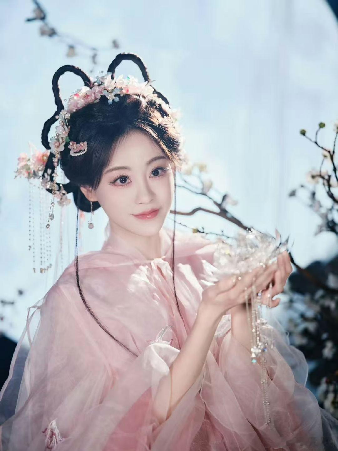 高叶找杨迪上私教课高叶想进步的心藏不住了周五晚高疯魔性舞蹈也挡不住高叶的热情，越