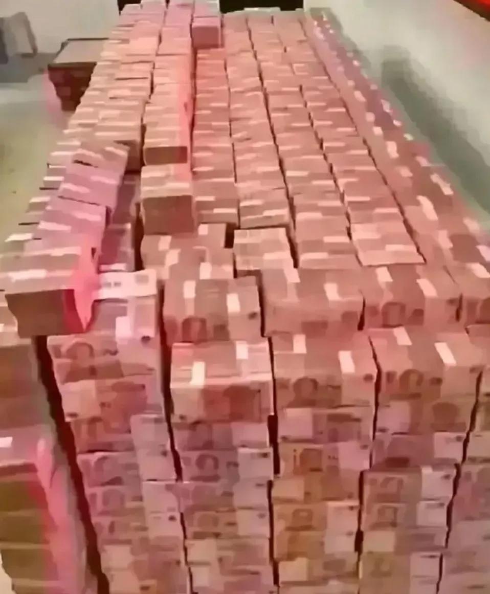 别急着翻页，驻足片刻，轻启朱唇，留下一语。此刻，这9999万人民币的幸运之钥，正