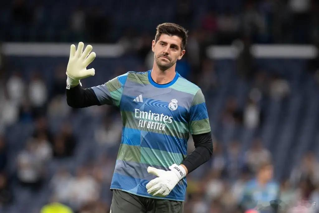 力阻惨案！库尔图瓦全场8扑天神下凡，回顾其本场关键扑救在刚刚结束的欧冠联赛阶段比