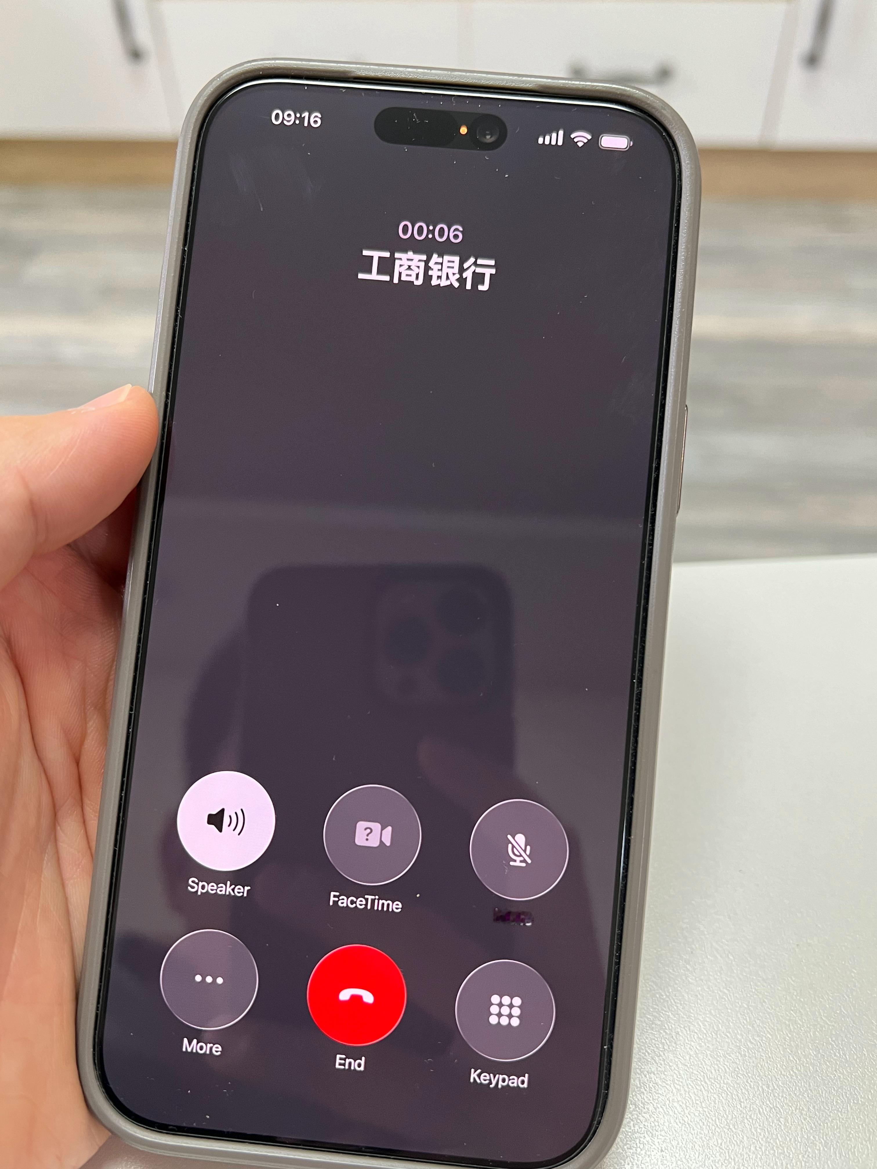 电话银行，想转人工，打了五六遍，告诉我我没有电话银行，又让我开通，实在是按不过去