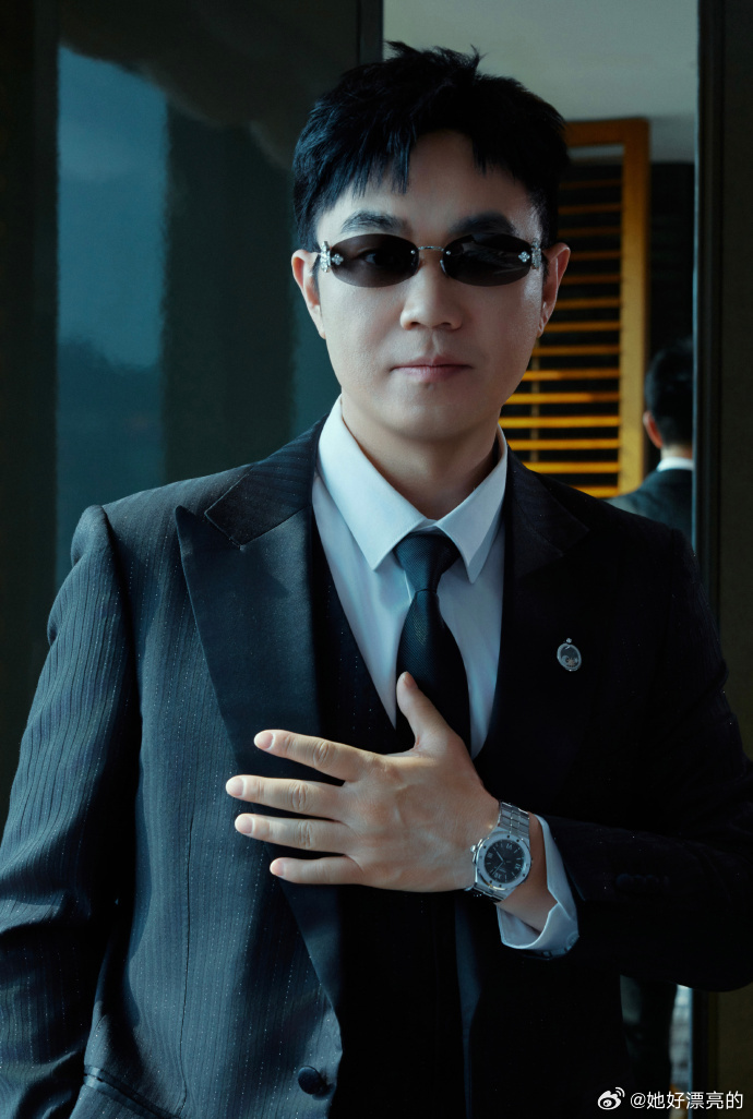 大鹏11年从新人导演成长为实力派导演大鹏获最受传媒关注导演编剧纯路人刷到颁奖新闻