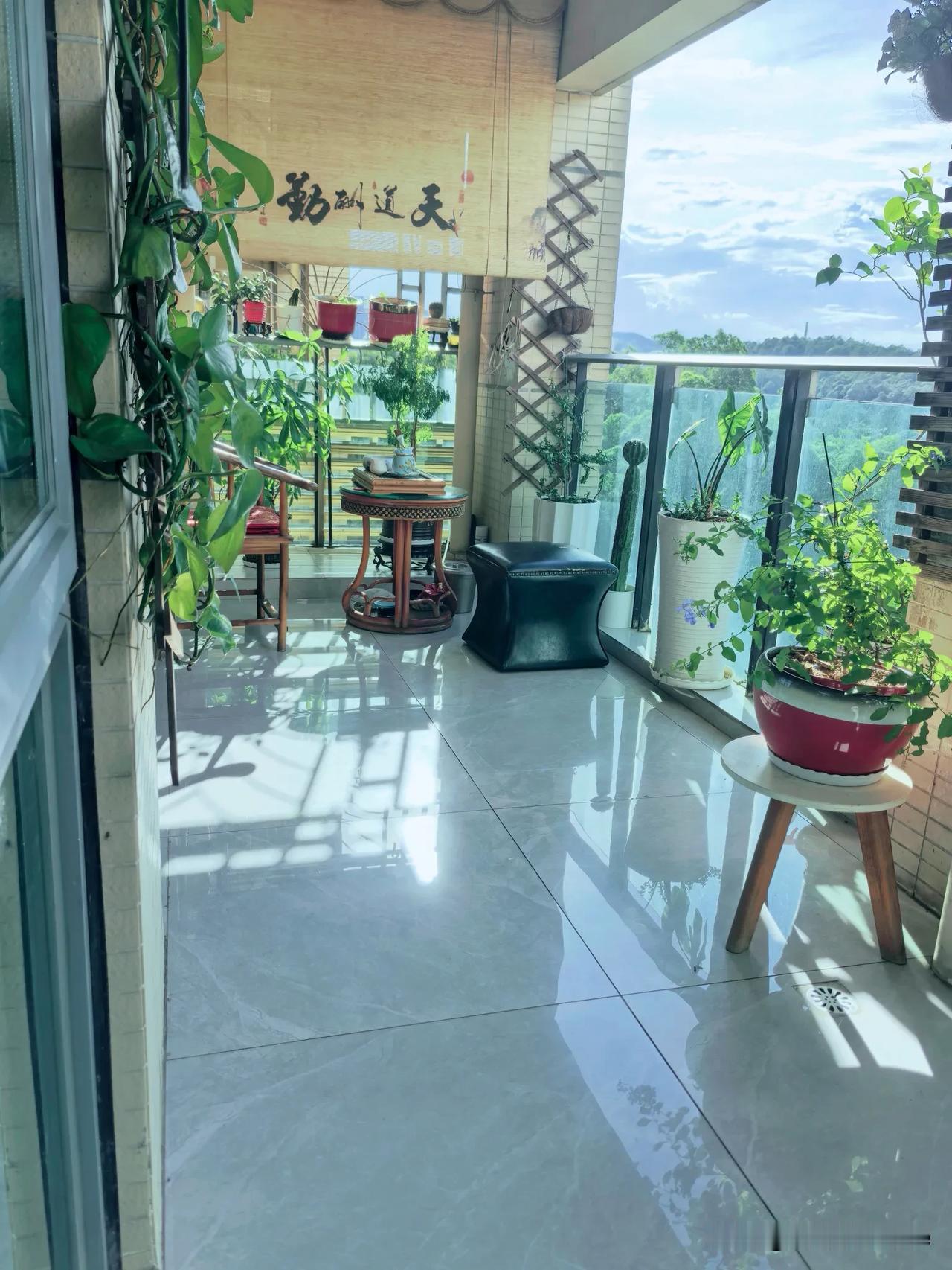 昨天发了微头条，吴龙烈士牺牲了，作为母亲，感慨一下内心的情感。
儿子回来知道了，