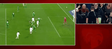 C罗世预赛肘击染红，停赛将顺延到2026美加墨世界杯正赛。葡萄牙应该放弃小组第一