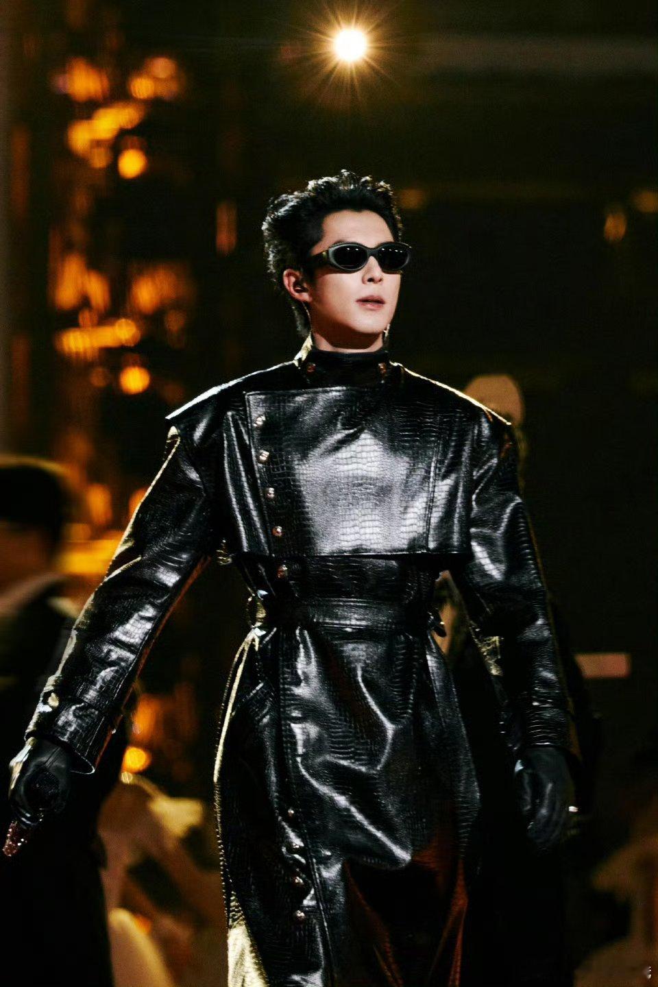 王鹤棣赵露思可以合作一部现偶或线侠嘛懂事的导演快递本子