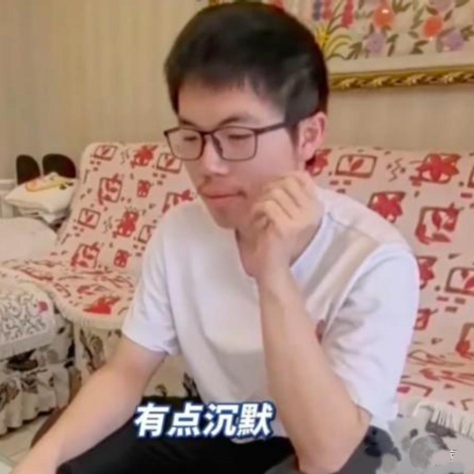 令人心痛！少年丧父隐忍一年，高考作文写满思念父亲
 
湖北考生张思腾历史类考出6