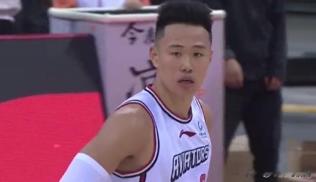 cba14轮过后你心中的本土最佳是谁？现役国手数据普遍低迷，你觉得下个世预赛周期