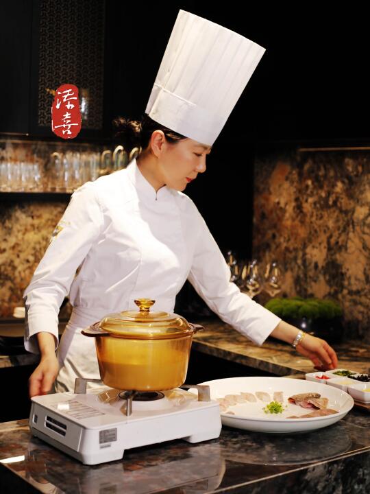 🌿 柒味·蔓灼 | 千年运河畔的庭院飨宴，舌尖邂逅赋新浙菜 	 夏日...