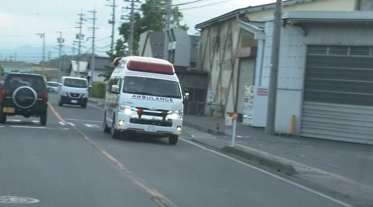 日本议长儿子手持霰弹枪当街枪战，2名警察当场死亡
日本现在也慢慢追上了美国的版本