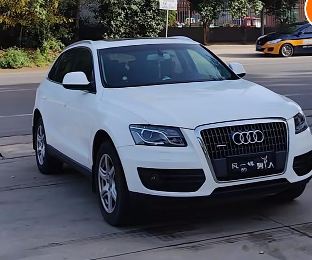 这台2011年加价5万落地50多万的

奥迪Q5豪华品牌SUV，

当年是一车难