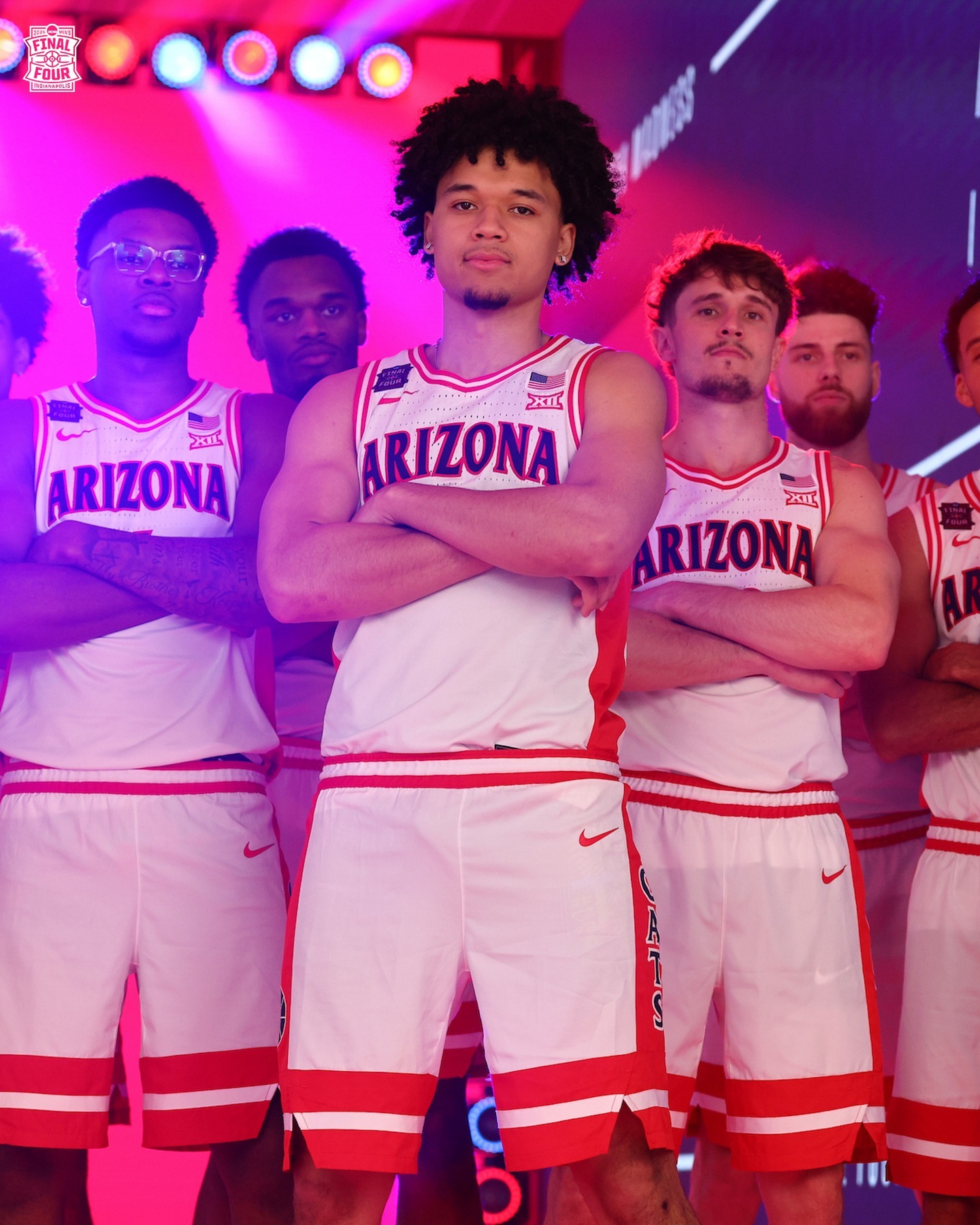 NCAA最终四强半决赛明天上演！地点在NFL印第安纳波利斯的主场（橄榄球场），可