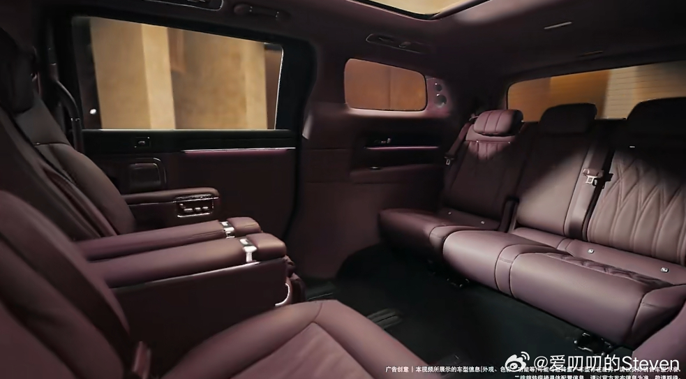 智界V9内饰曝光，旋转座椅的多种模式展示，座椅的整体质感非常好，零重力模式状态空