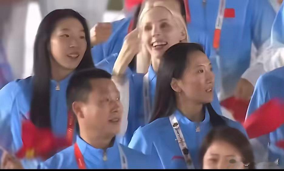 名古屋亚运会闭幕式上，一位身着中国队服的外国面孔被转播镜头对准长达6秒，她就是帮