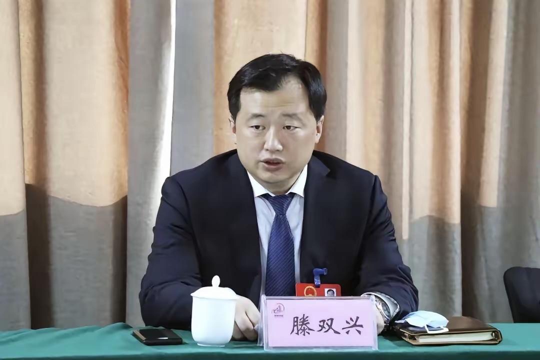 昨晚看到的一幕，眼泪差点没绷住。
8月9日，哈尔滨工程大学。200多位院士专家，