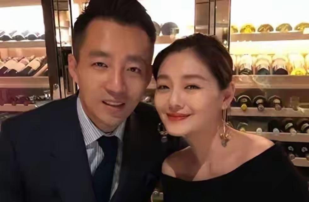 如何评价汪小菲?

大S曾经评价汪小菲：善良但没品，完全控制不了自己的情绪。
