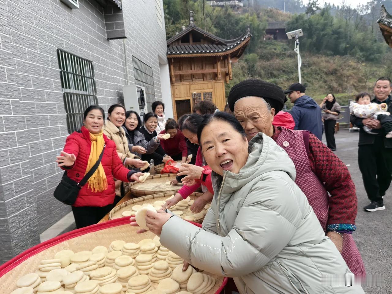 七律.巴傩山十八洞黄金茶基地迎新春苗年活动
（2924年12月30日）
巴傩山麓