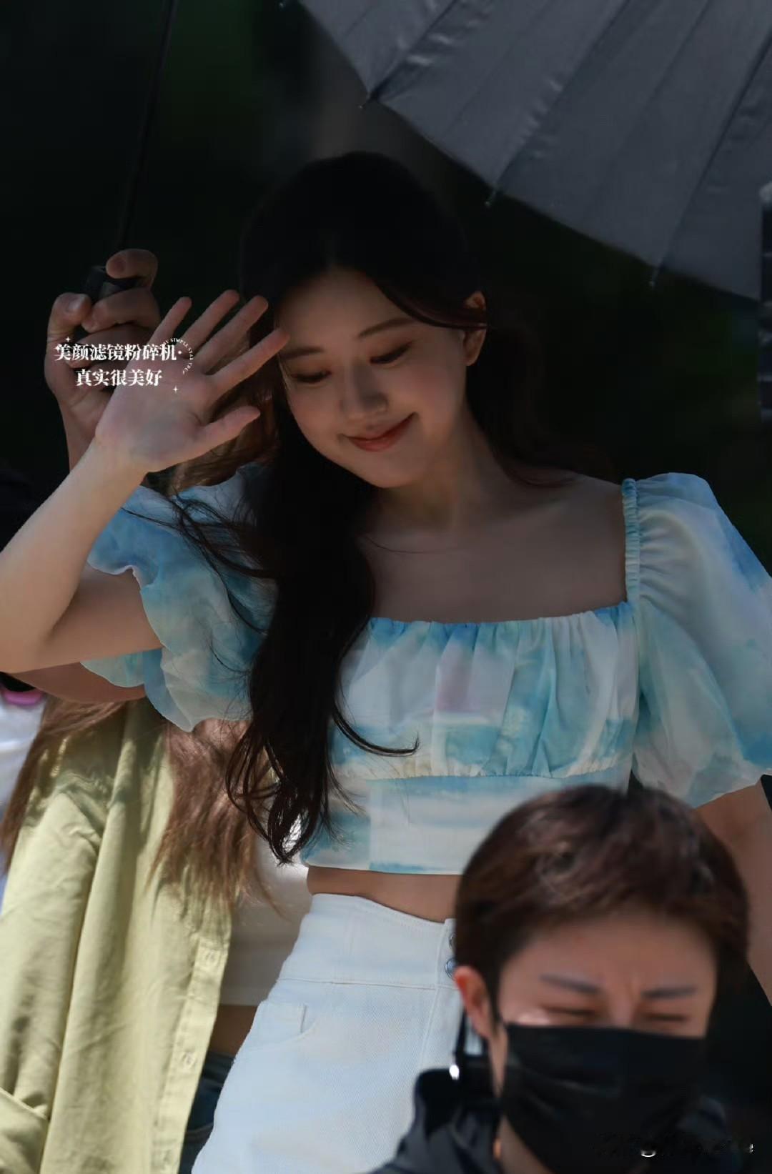 8月8日，赵露思生图，动脸实锤！
2年前的她，跟现在的她判若两人，如果不说，可能