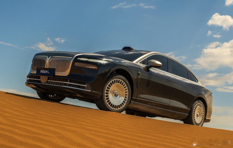 岚图追光L上了，27万起华为乾崑智驾+鸿蒙座舱，标配智能四驱和800V快充，号称