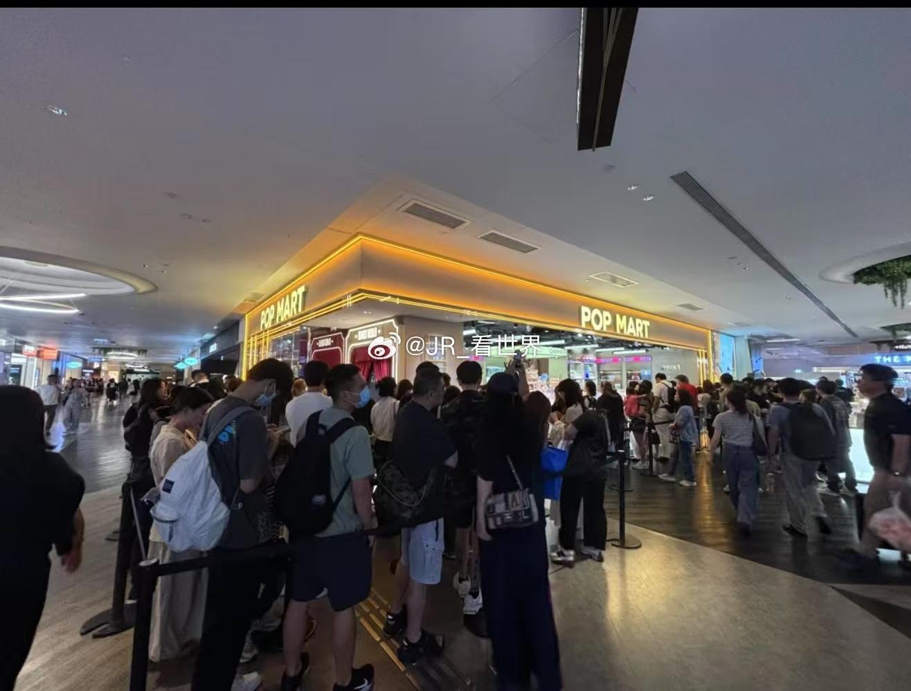 都说Labubu不值钱了 泡沫要破 可是为什么这么多人还在抢啊[汗]要是不喜欢的