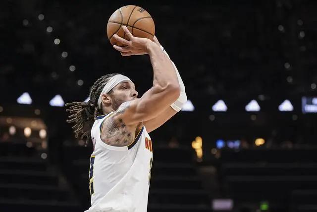 阿隆·戈登打库里，竟摇身一变成为了库里
半场三分7投7中，百发百中，砍下25分，