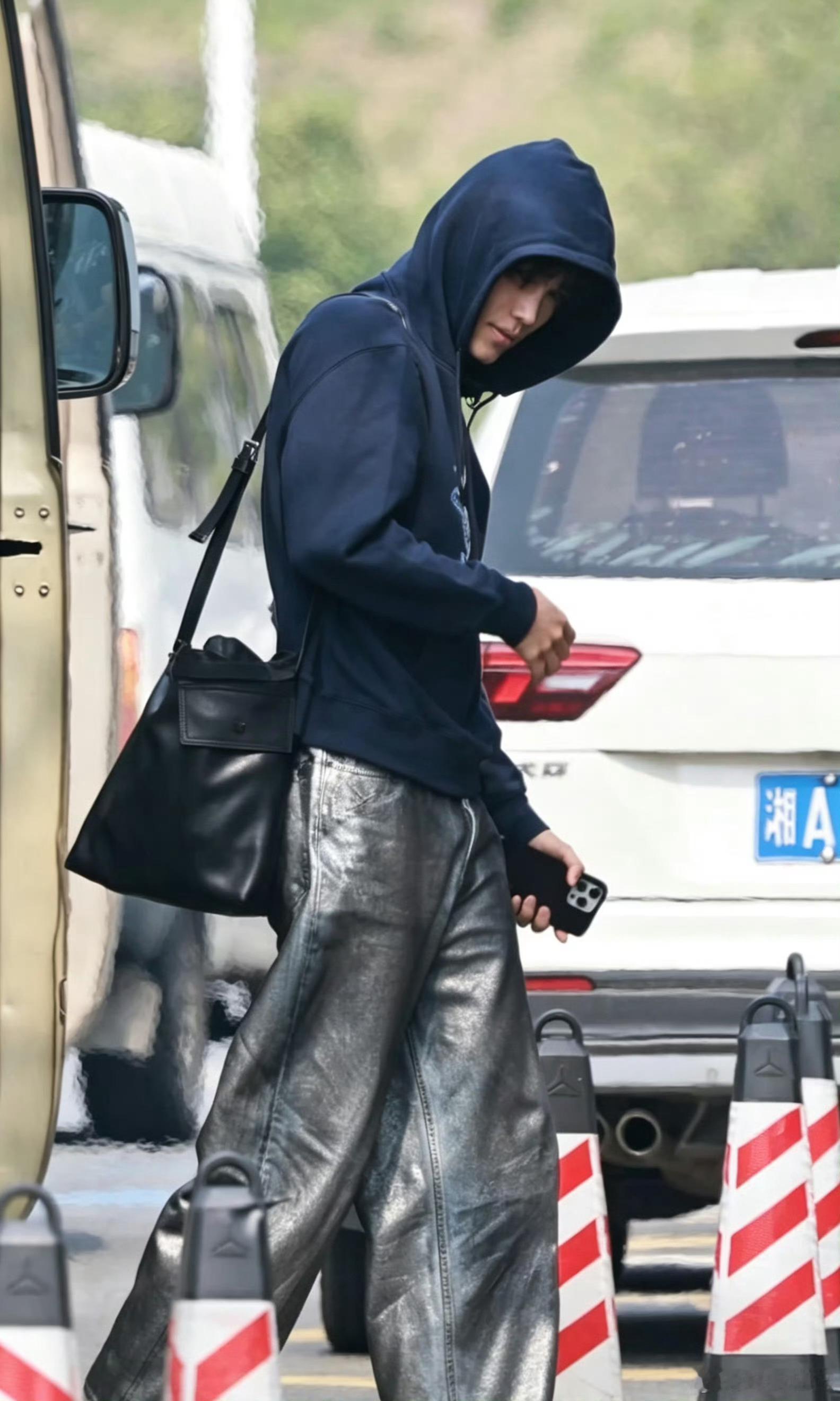 披荆斩棘三公排练路透披荆斩棘三公排练路透🈶，哥哥们依旧在努力备战三公，期待三公