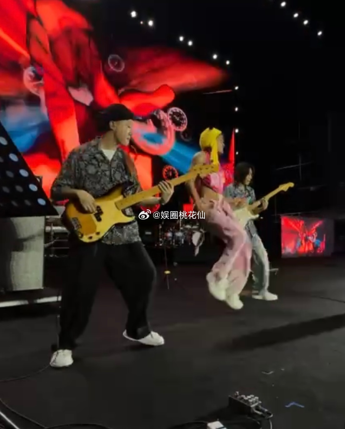 #吴克群的身材##吴克群上身身材# 一张帅气的脸再配上这样的身材简直就是天花板级