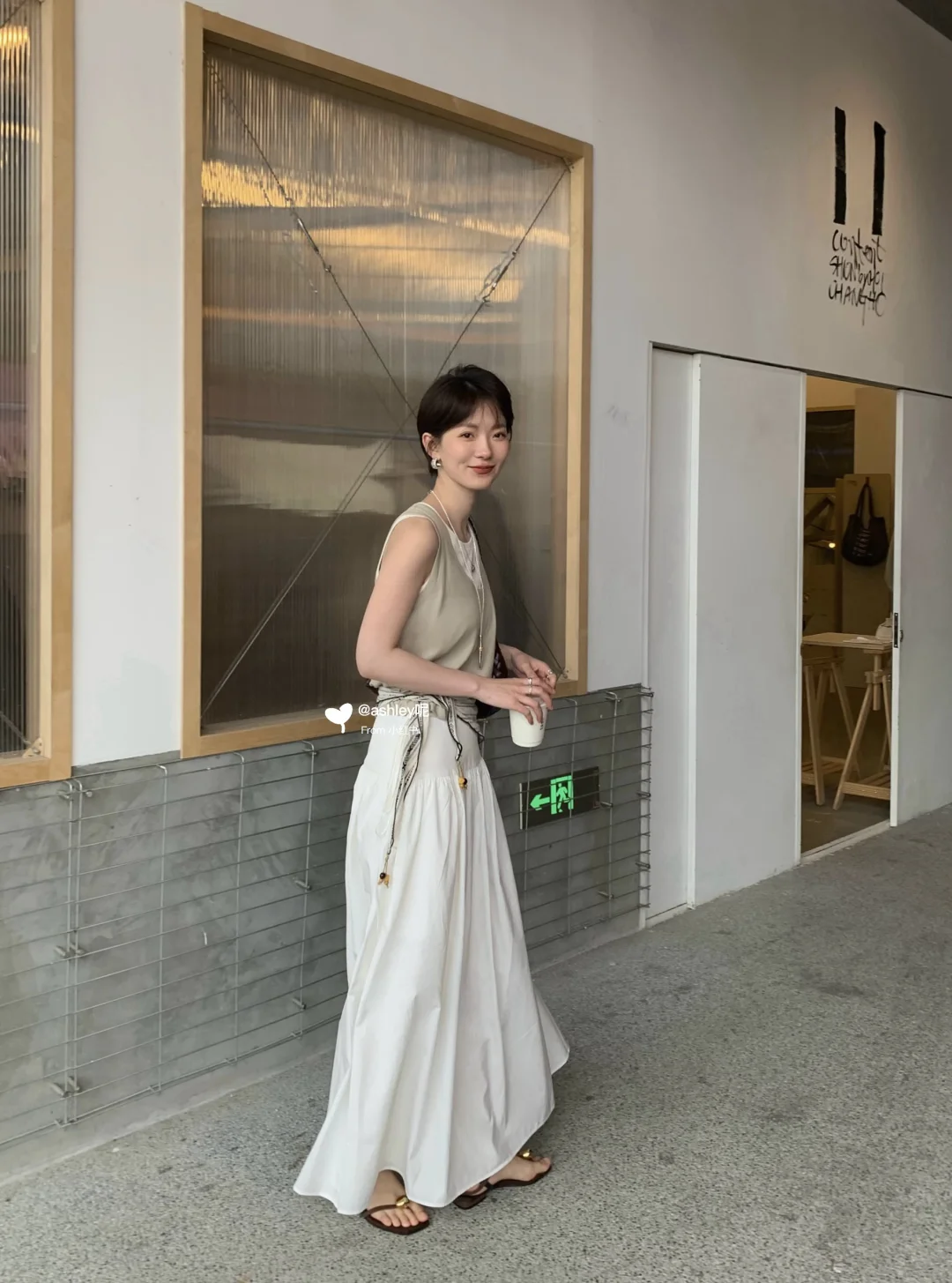 你别说，小白裙真挺招人喜欢的～