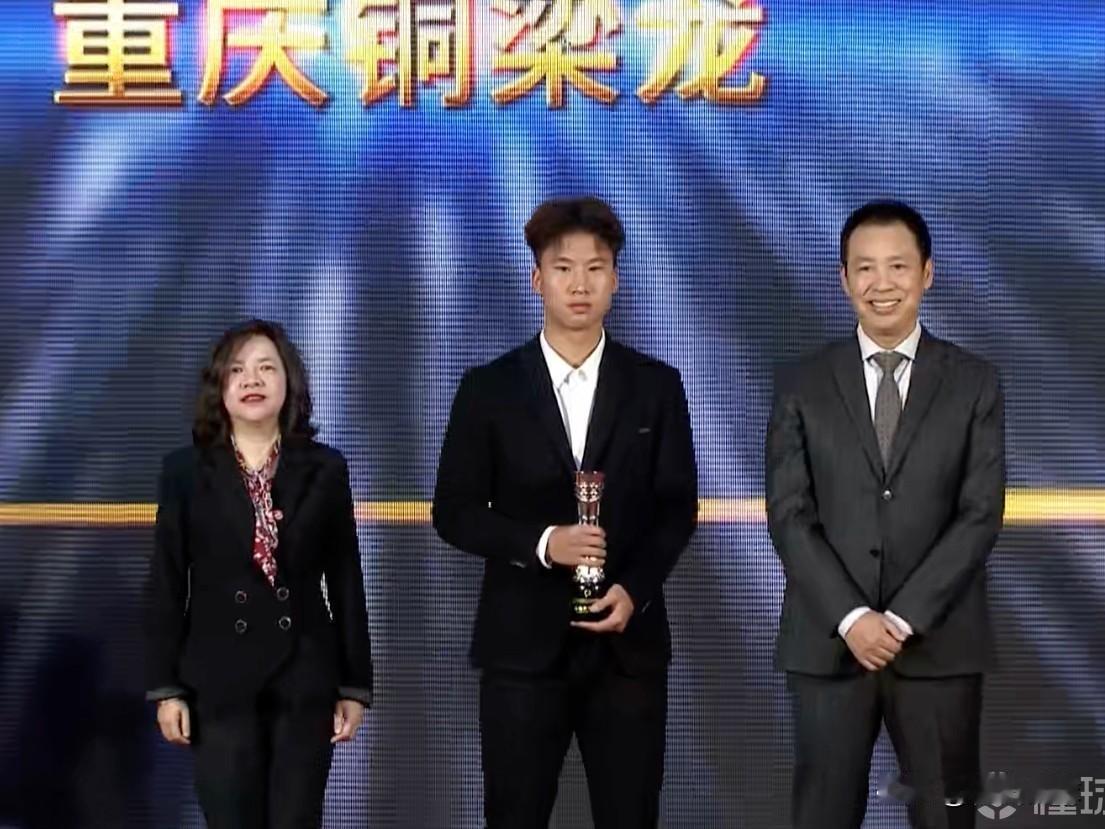 中超绯闻转会---张志雄…本赛季中甲最佳青年球员，年仅19岁的张志雄吸引了北京国