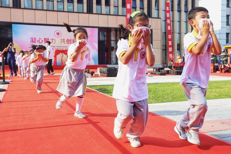 北京多区“消防副校长”上岗，这事儿太赞了！消防副校长能给学生们带来专业的消防安全