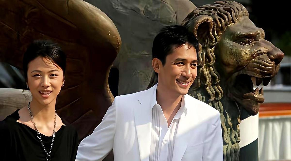 为演好王佳芝，她把自己拆了，让李安用碎片拼出一个角色。
你以为她在演戏，其实她在