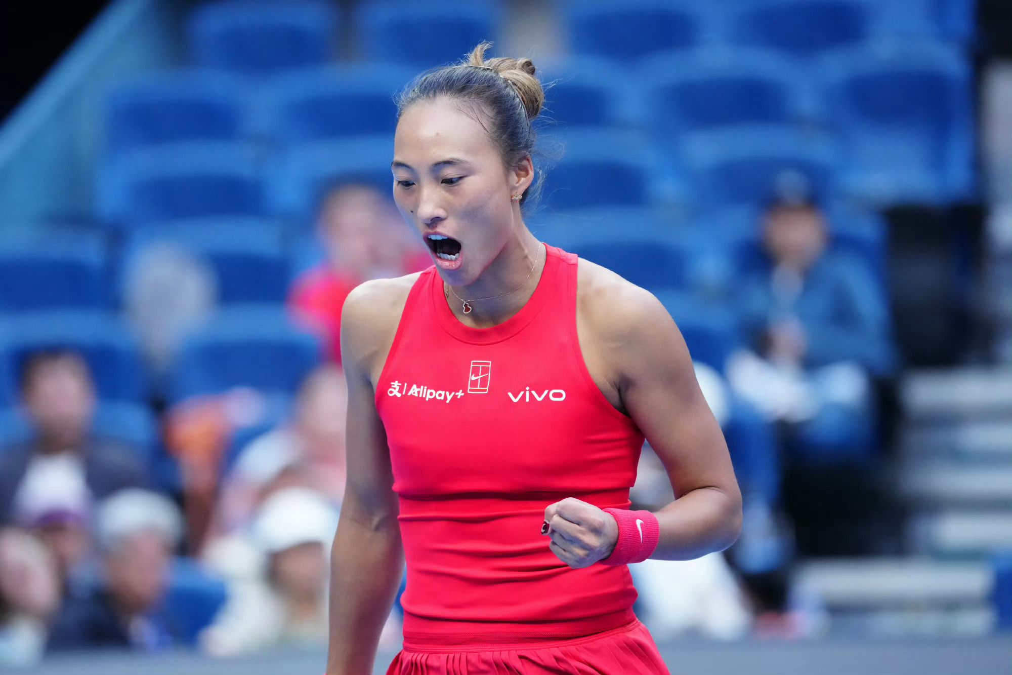 7-6(3)先赢一盘！郑钦文加油💪郑钦文vs布兹科娃 ​​​