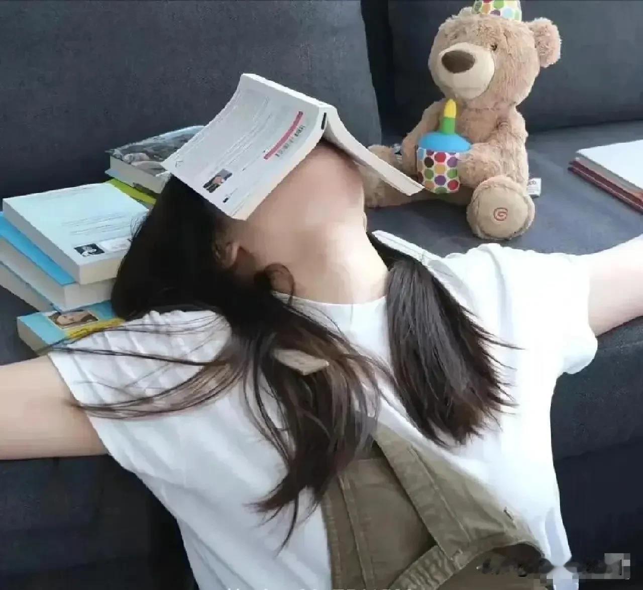 日更一篇，日更一篇，我不断念叨着，可手脚冻住了，头脑冻住了，一个字也写不出，一个