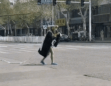 这人什么情况，受刺激了，这造形有点看不懂？