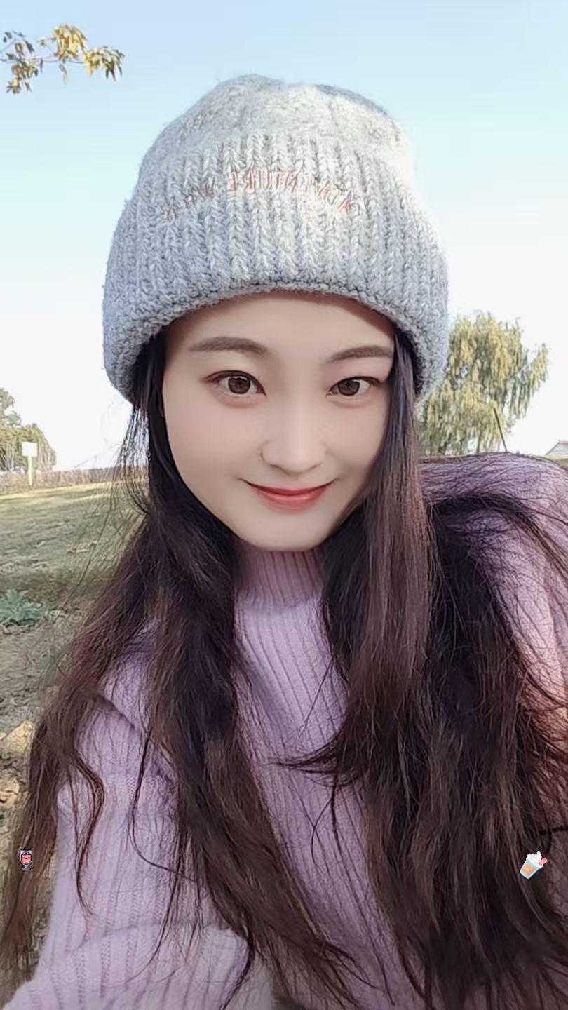 明明受不了半点敷衍跟冷漠的我，却为你坚持了那么久，生活已经很累了，如果爱不能给予