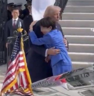 日本网友看见高市早苗在美国的种种行为，直接表示日本晚了，根本看不见日本的未来。