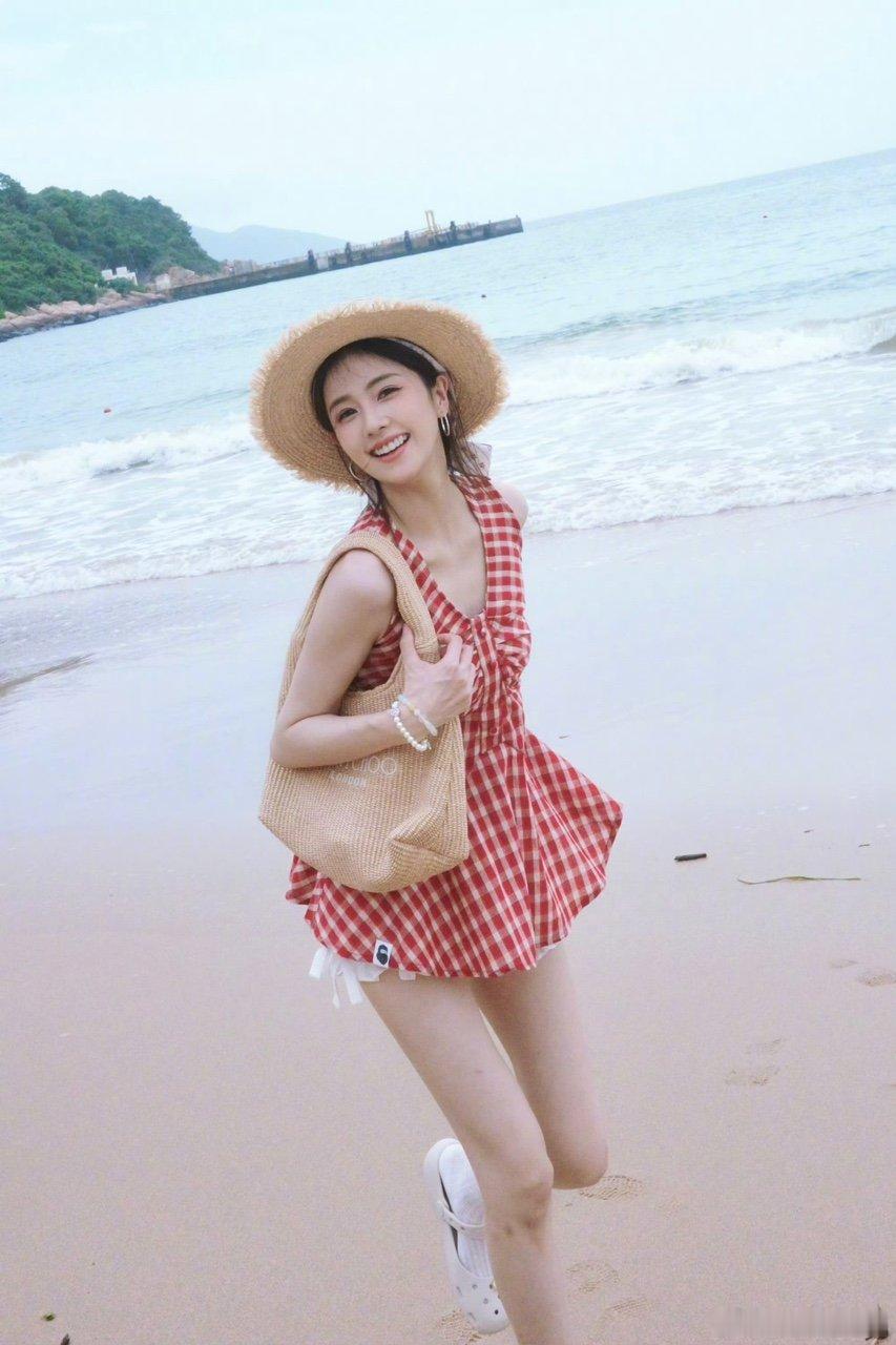 白鹿假期结束进组白鹿假期结束晒照白鹿假期结束进组 