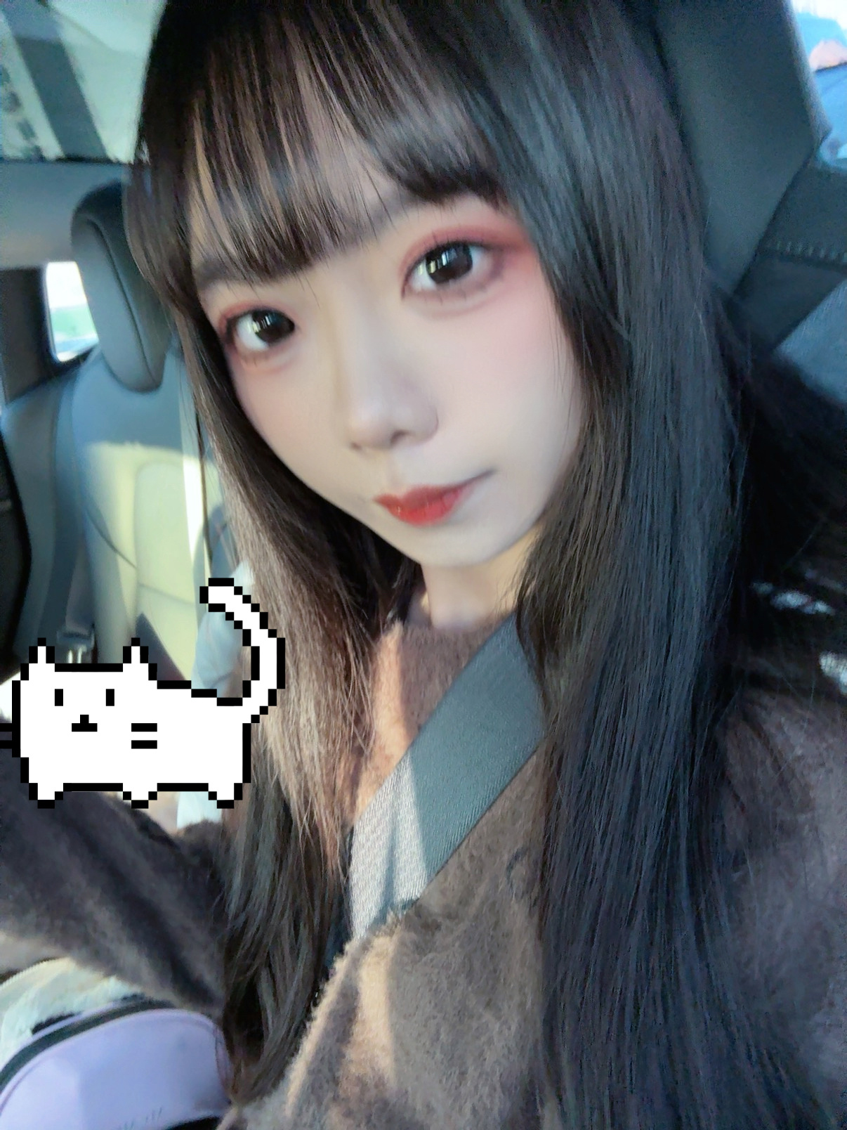 手机里翻出来一张久违的常服照片 竟然是om当天的兜系少女