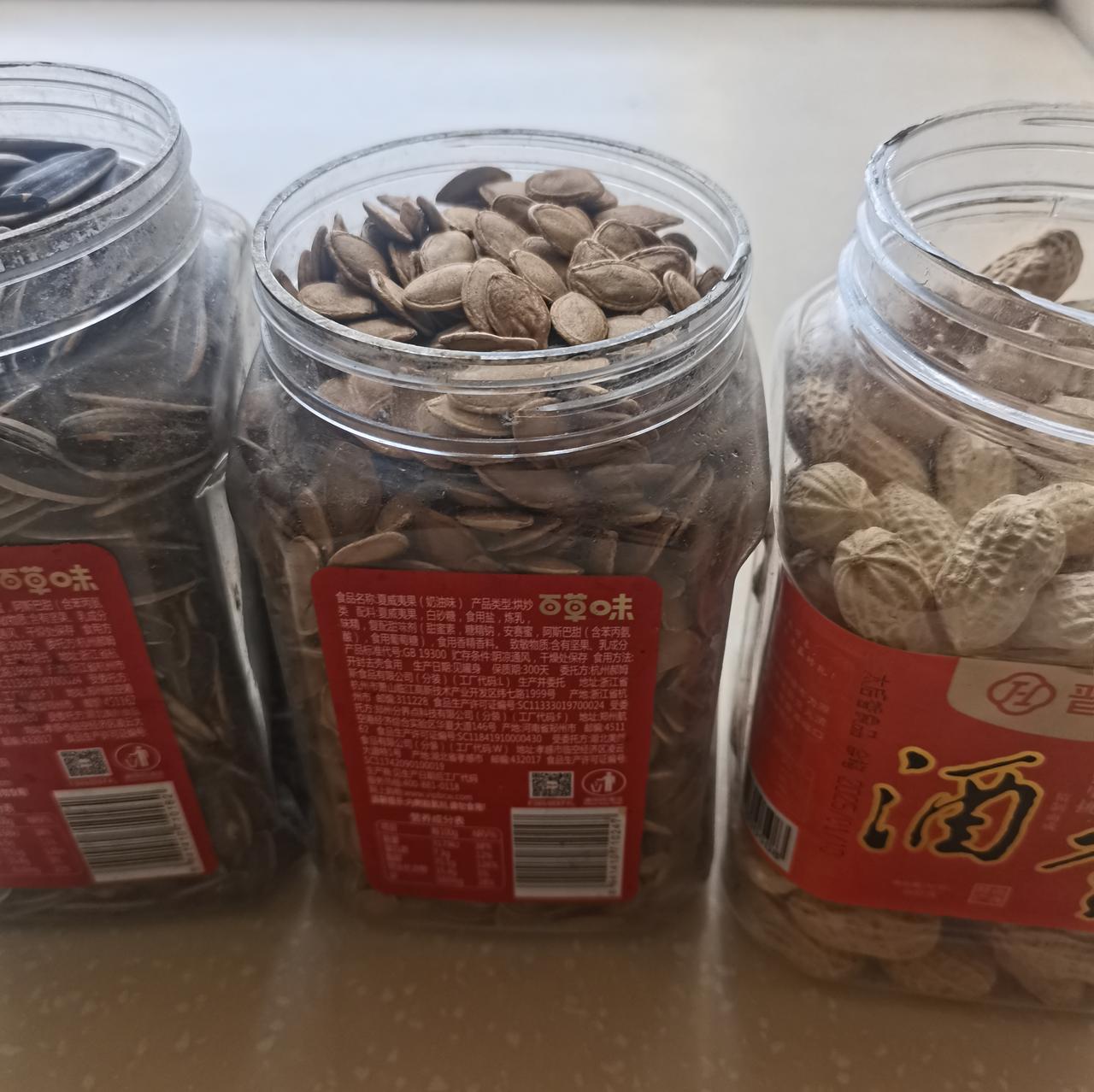 老伴曾在东北高炮部队服役六年，在那段时间学会了抽烟喝酒，我也因此被迫吸上了二手烟