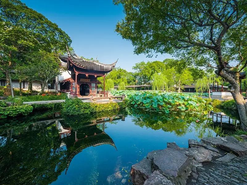 又在网上找了一些古典，花园的图，估计都是苏州园林，我现在特别喜欢苏州园林。
最后